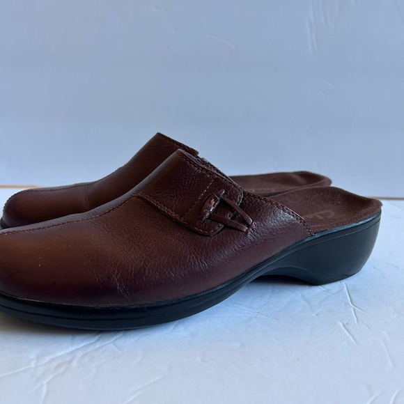 Clarks Women's Mules Sz 7.5 Brown Leather Slip On Comfort Shoes Western Boho - Picture 2 of 7